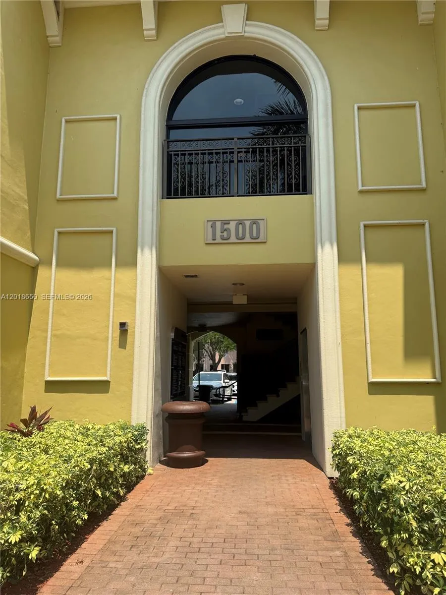 Foto de propiedad en 1528 Weston Road, Weston, FL 33326 Weston con MLS# 