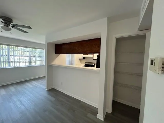 Foto de propiedad en 15285 SW 107th Lane 214, Miami, FL 33196 Miami con MLS# 