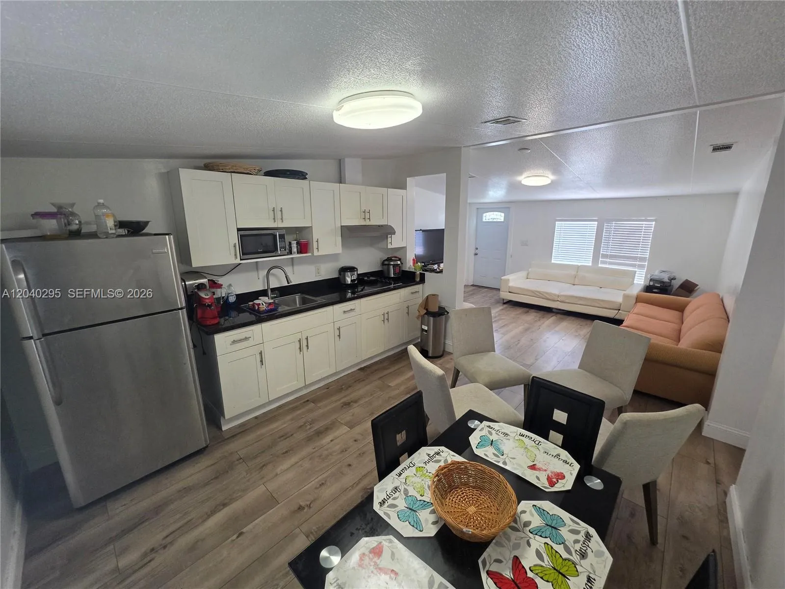 Foto de propiedad en 1529 SW 131 Avenue, Miami, FL 33184 Miami con MLS# 