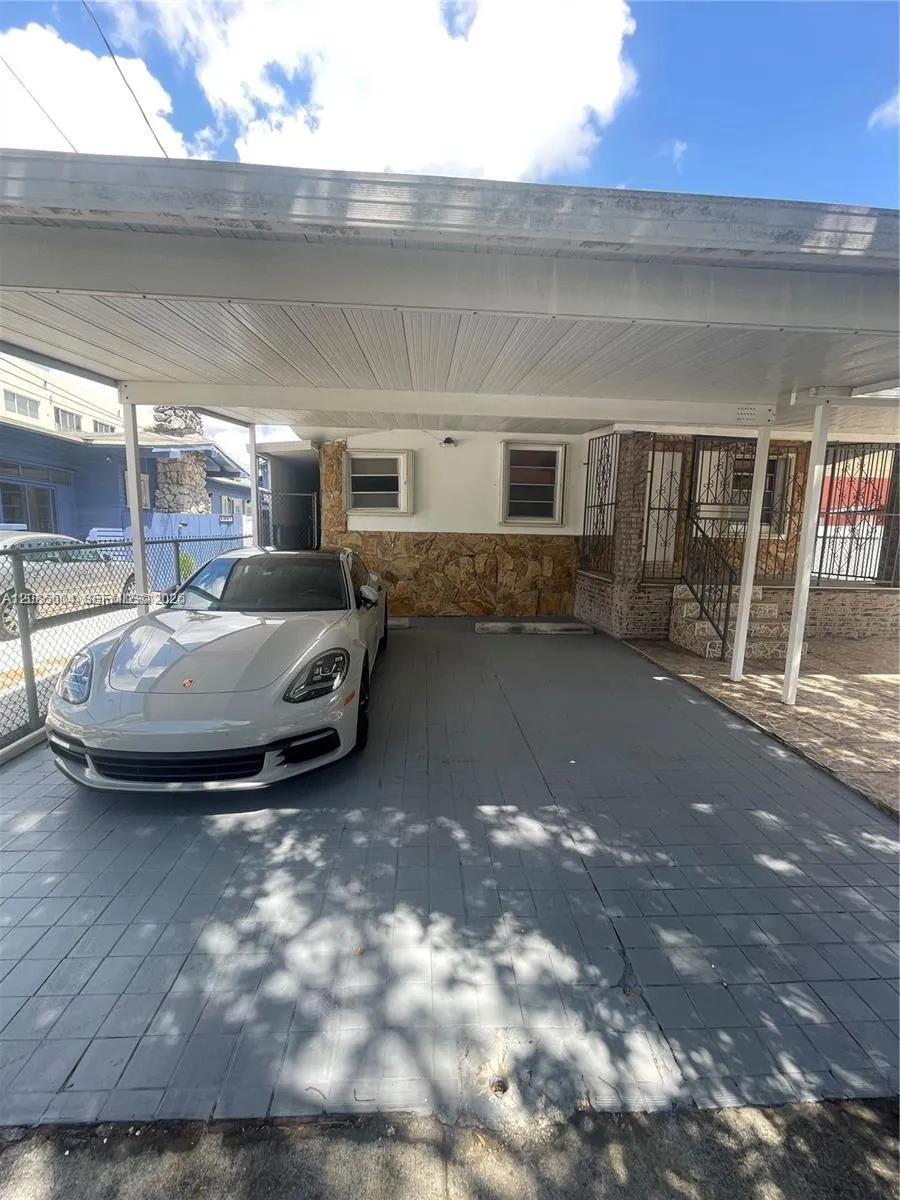 En Renta 1529 SW 2nd Street 1529, Miami, FL 33135, Miami, FL 33135