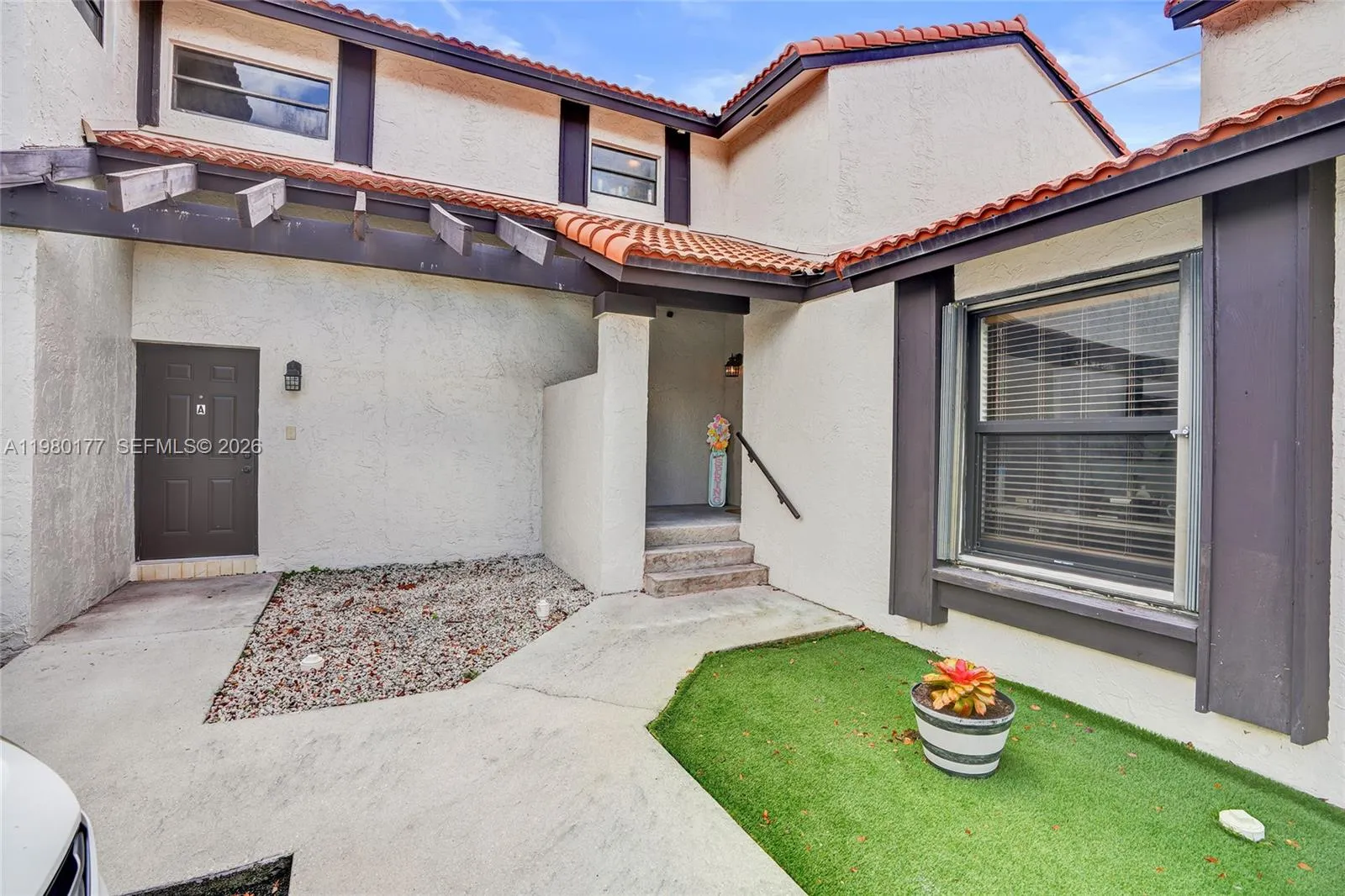 Foto de propiedad en 15292 SW 46th Ln Branch 64, Miami, FL 33185 Miami con MLS# 