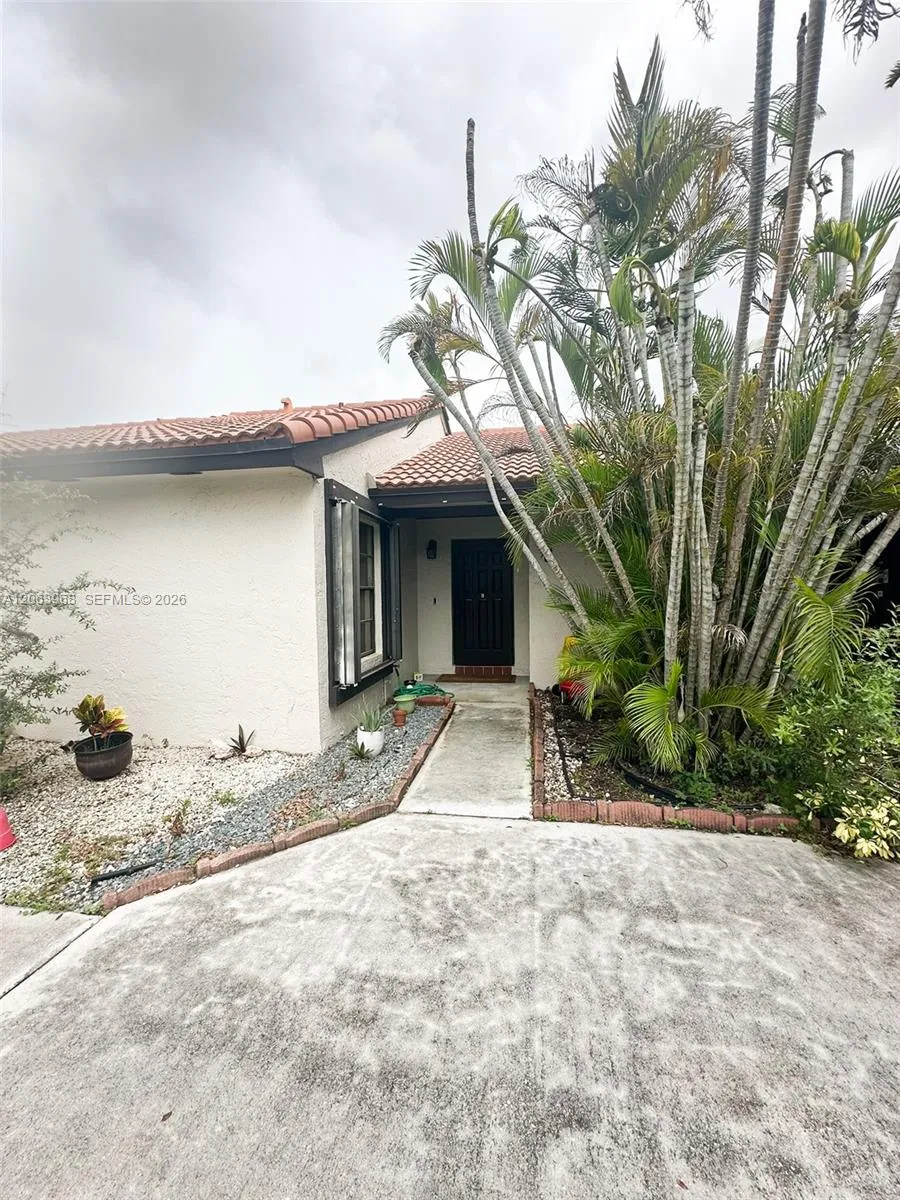 Foto de propiedad en 15295 SW 45th Terrace G-62, Miami, FL 33185 Miami con MLS# 