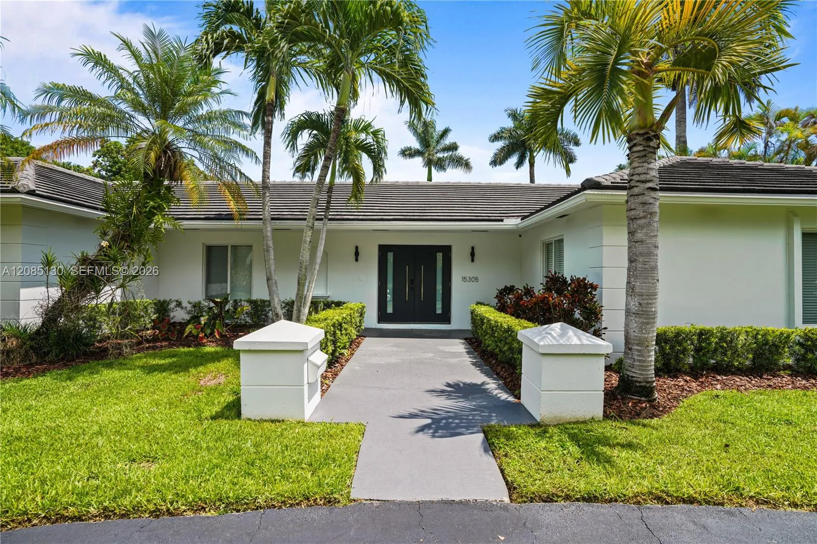 Foto de propiedad en 15305 SW 78th Court, Palmetto Bay, FL 33157 Palmetto Bay con MLS# 