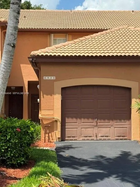 Foto de propiedad en 1531 Barcelona Way 3-30, Weston, FL 33327 Weston con MLS# 