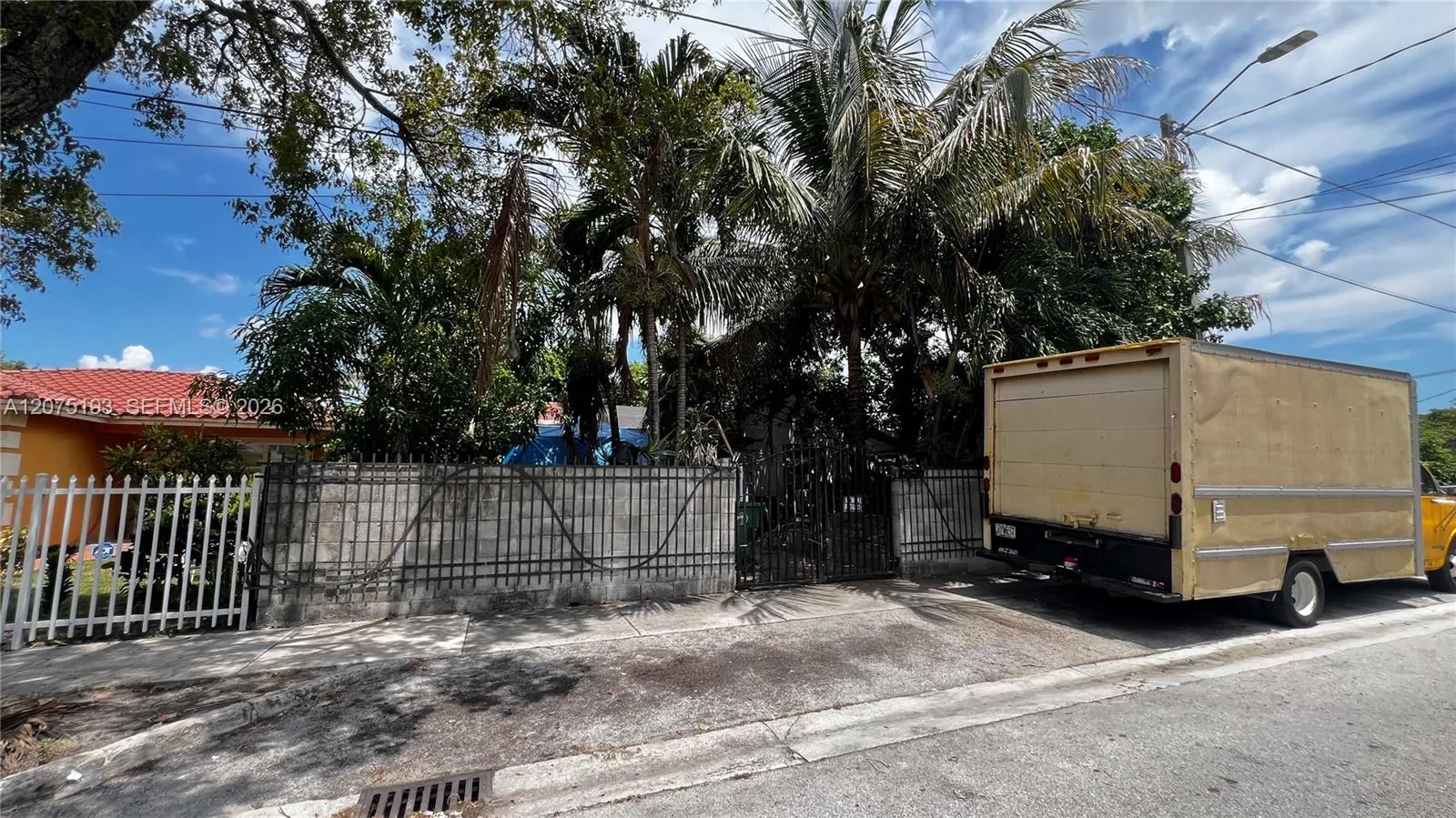 Foto de propiedad en 1531 NW 59th Street, Miami, FL 33142 Miami con MLS# 