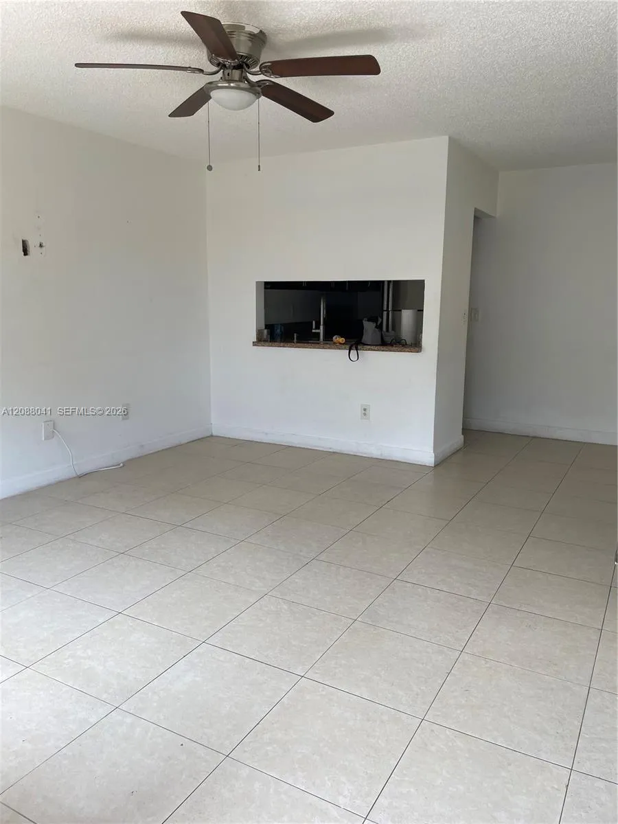 En Renta 15318 SW 72nd Street 15-21, Miami, FL 33193, Miami, FL 33193