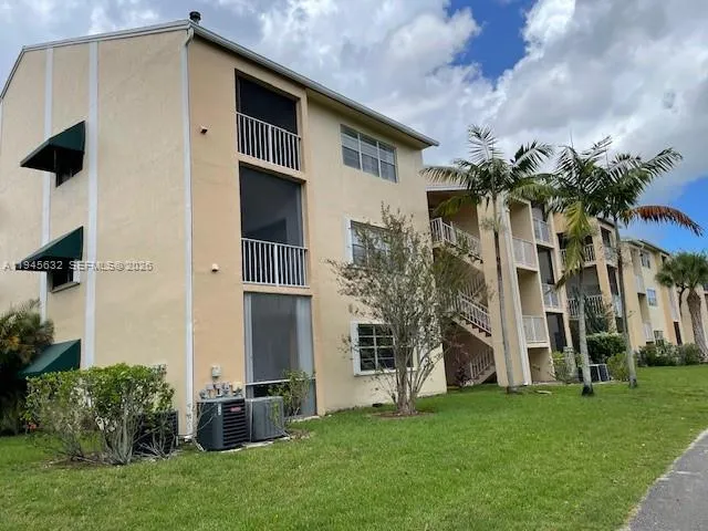 Foto de propiedad en 15325 SW 106th Terrace 618, Miami, FL 33196 Miami con MLS# 
