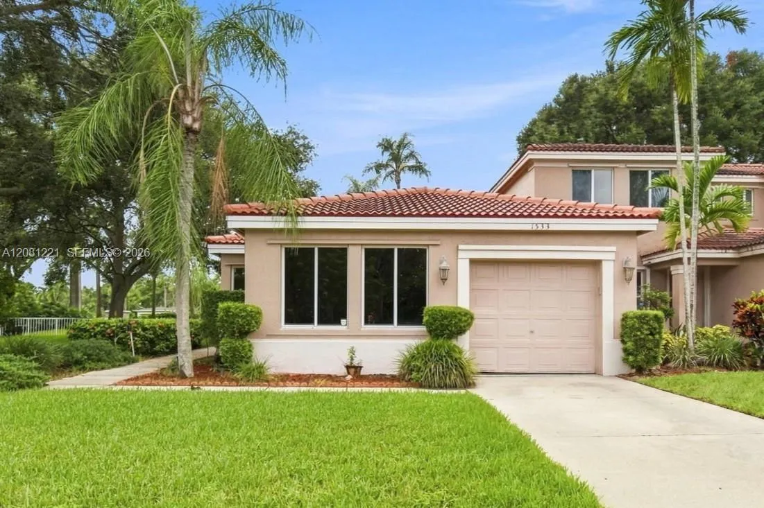 Foto de propiedad en 1533 W Harmony Lake Circle, Davie, FL 33324 Davie con MLS# 