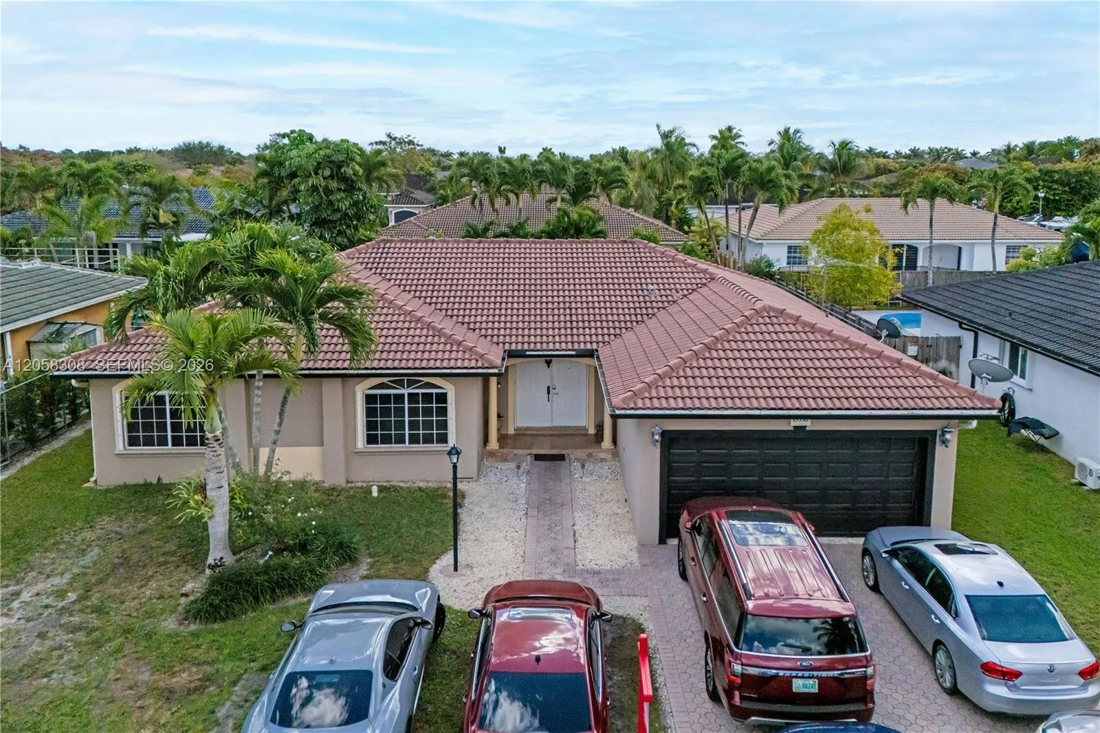 Foto de propiedad en 15330 SW 170th Terrace, Miami, FL 33187 Miami con MLS# 