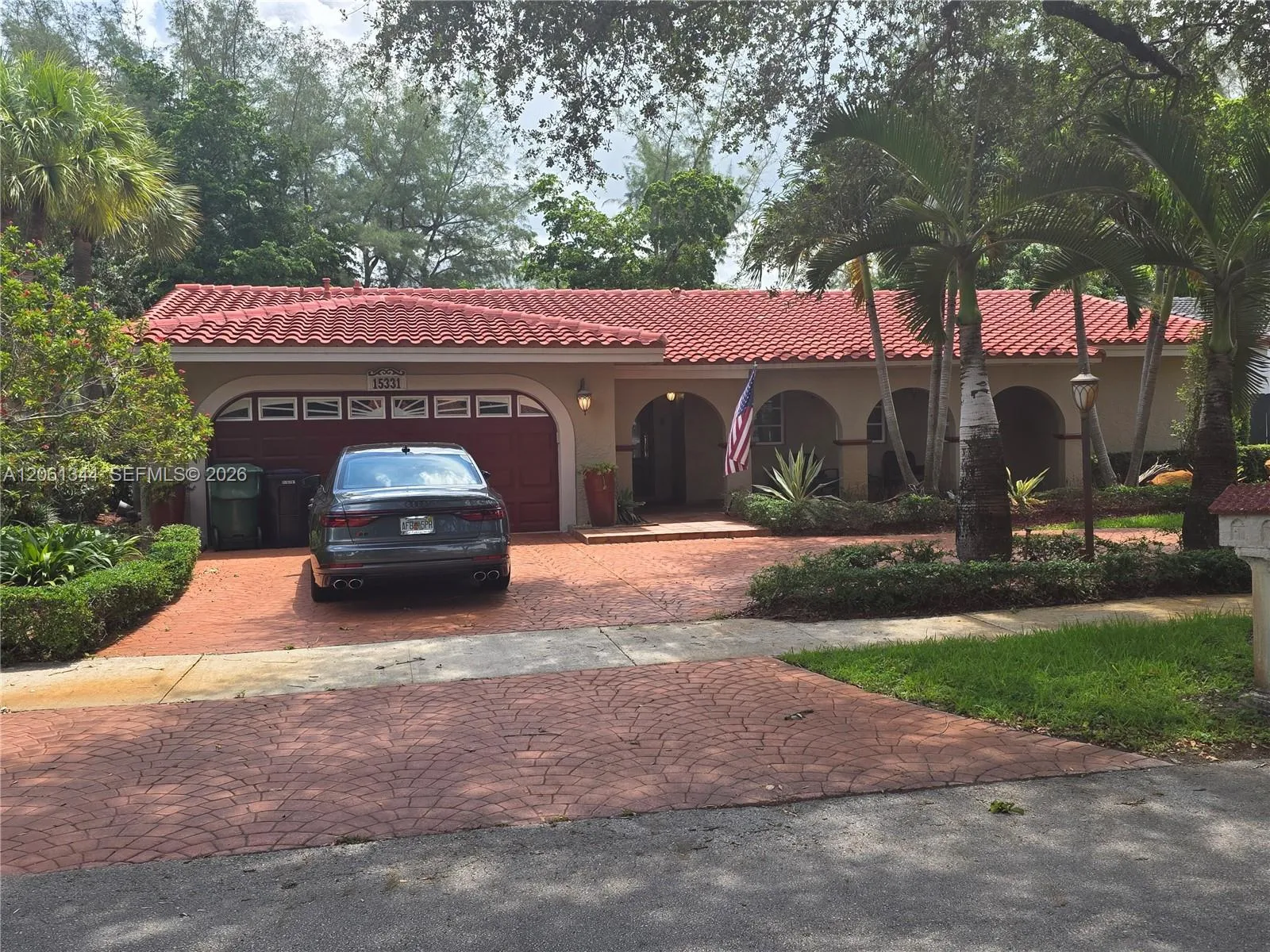 Foto de propiedad en 15331 Durnford Drive, Miami Lakes, FL 33014 Miami Lakes con MLS# 