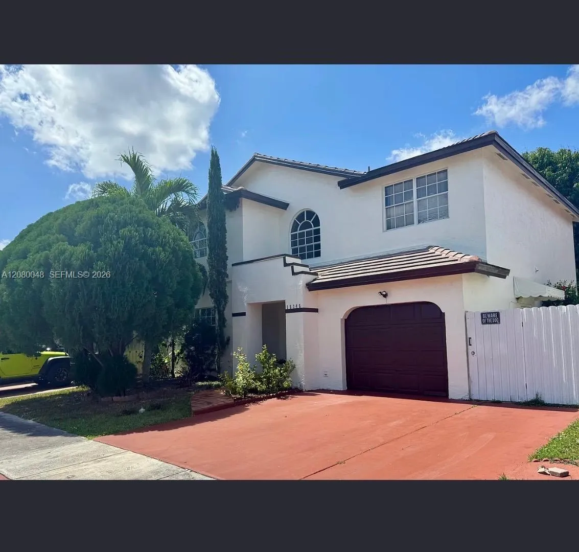 Foto de propiedad en 15345 SW 63rd Terrace, Miami, FL 33193 Miami con MLS# 
