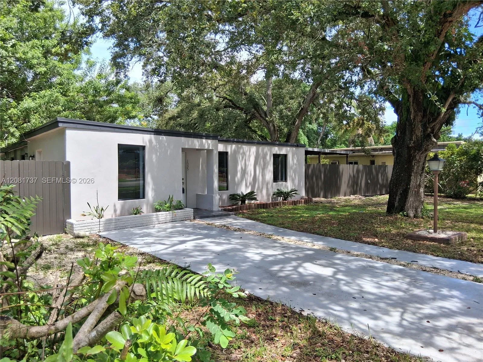 Foto de propiedad en 1535 NE 139 Street, North Miami, FL 33161 North Miami con MLS# 