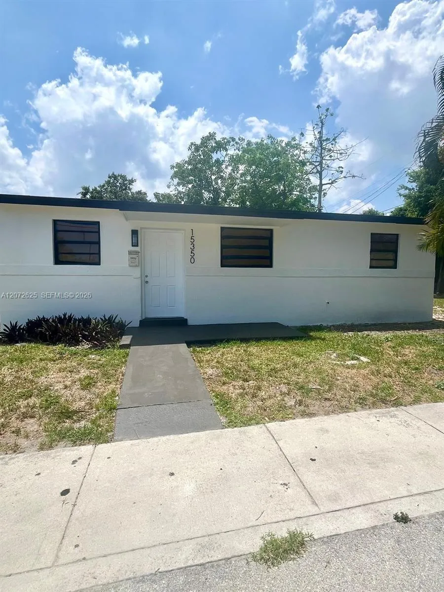 Foto de propiedad en 15350 NE 14th Court, North Miami Beach, FL 33162 North Miami Beach con MLS# 