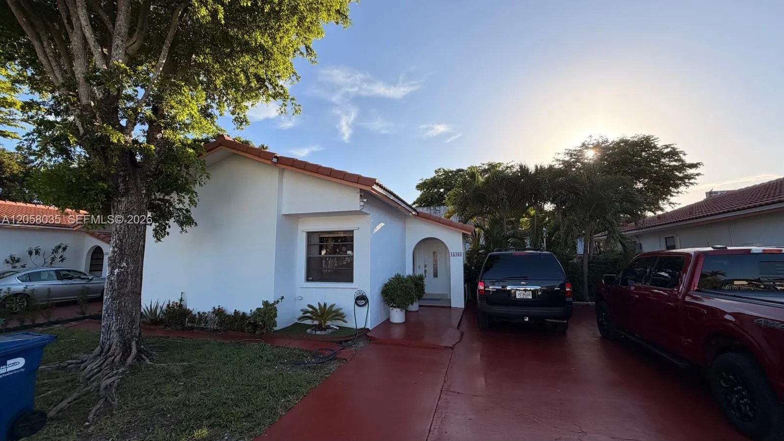 Foto de propiedad en 15363 SW 77th Lane 15363, Miami, FL 33193 Miami con MLS# 