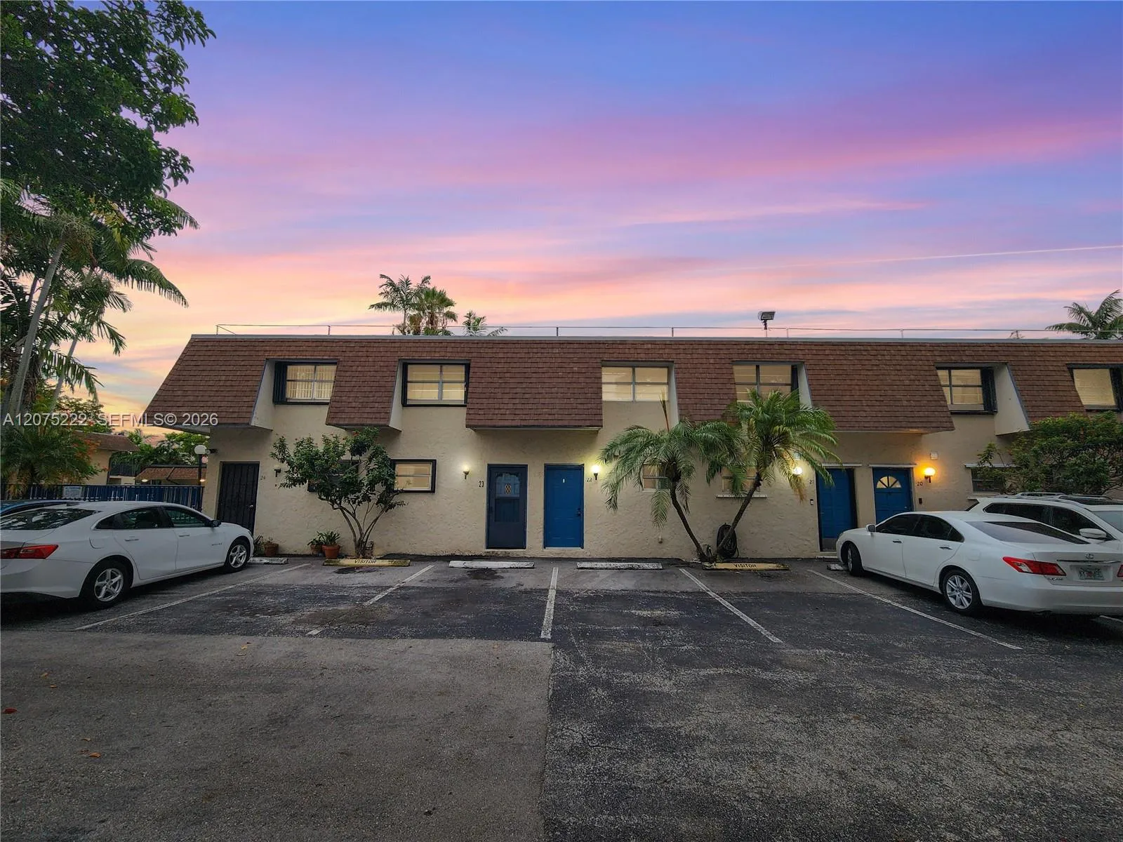 Foto de propiedad en 15385 S Dixie Hwy 22 Highway, Palmetto Bay, FL 33157 Palmetto Bay con MLS# 