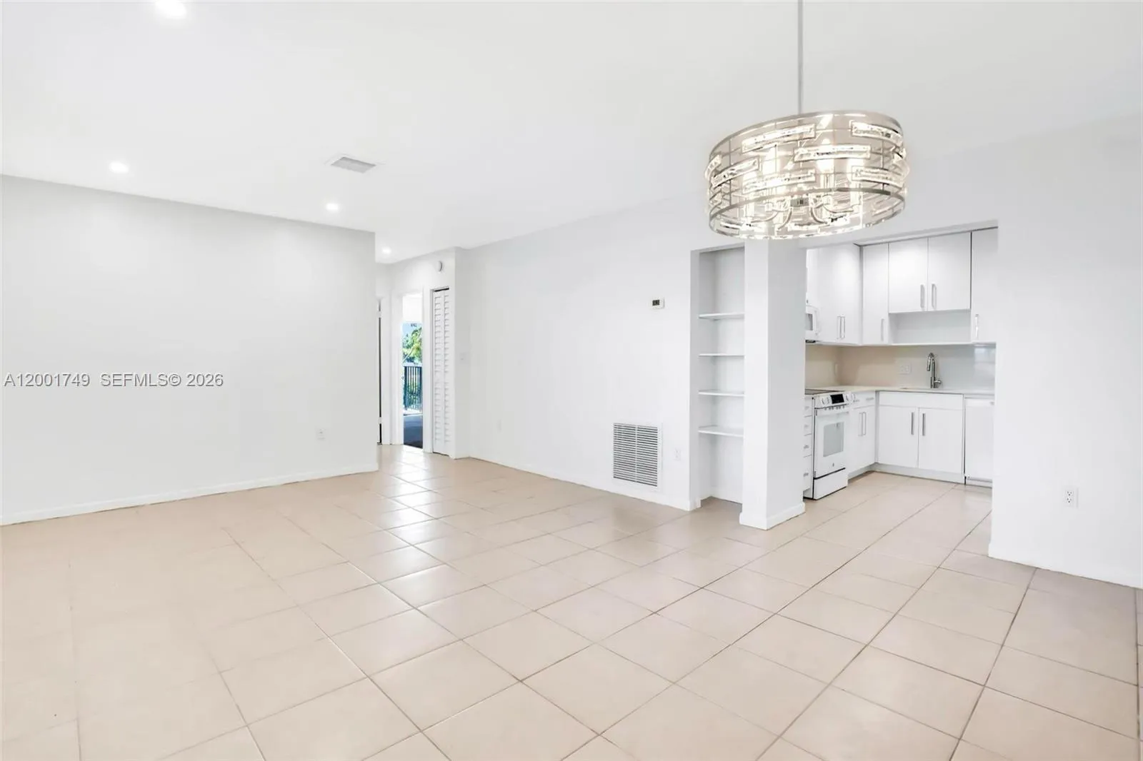 Foto de propiedad en 15391 S Dixie Hwy 60 Highway 60, Palmetto Bay, FL 33157 Palmetto Bay con MLS# 