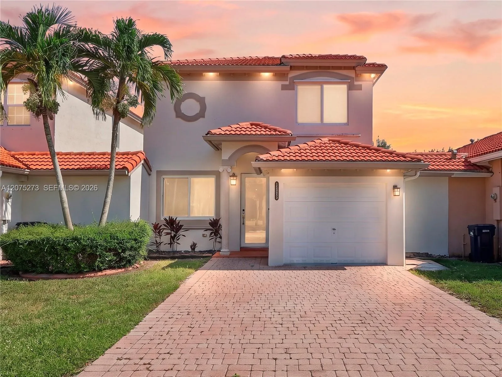 Foto de propiedad en 15392 SW 25th Terrace, Miami, FL 33185 Miami con MLS# 