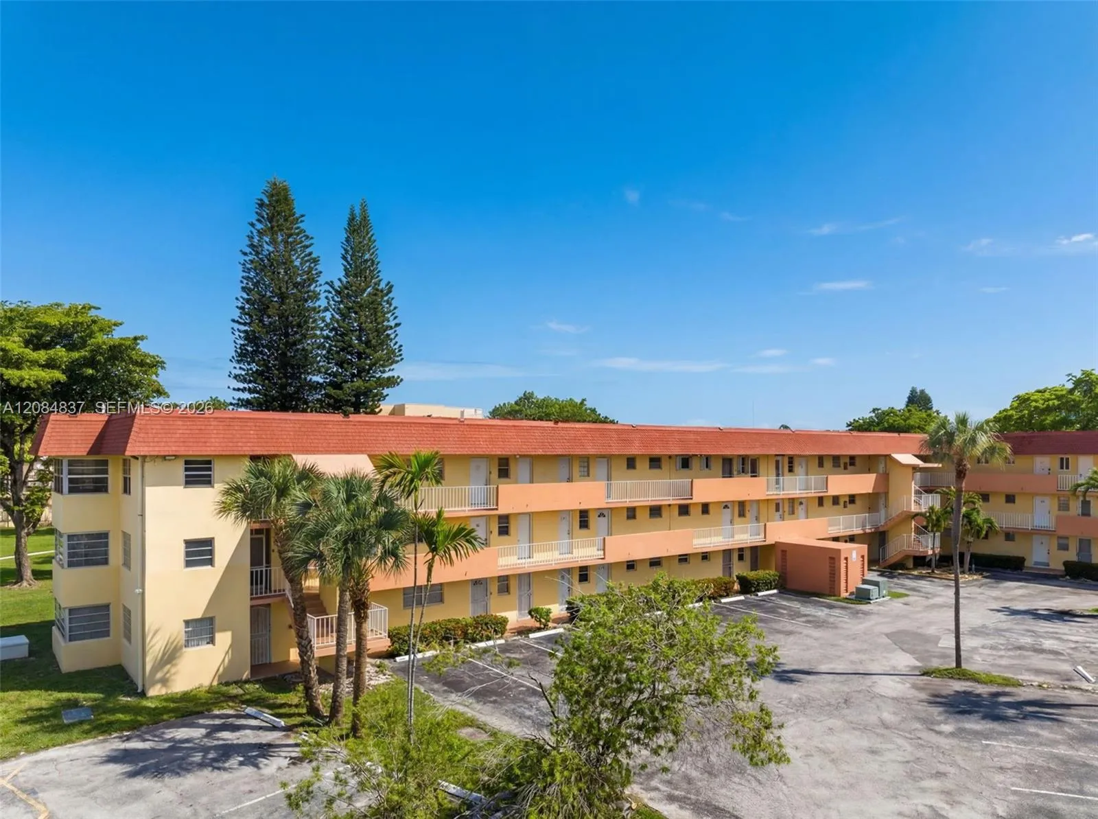 En Venta 1540 NE 191st Street 145, Miami, FL 33179, Miami, FL 33179