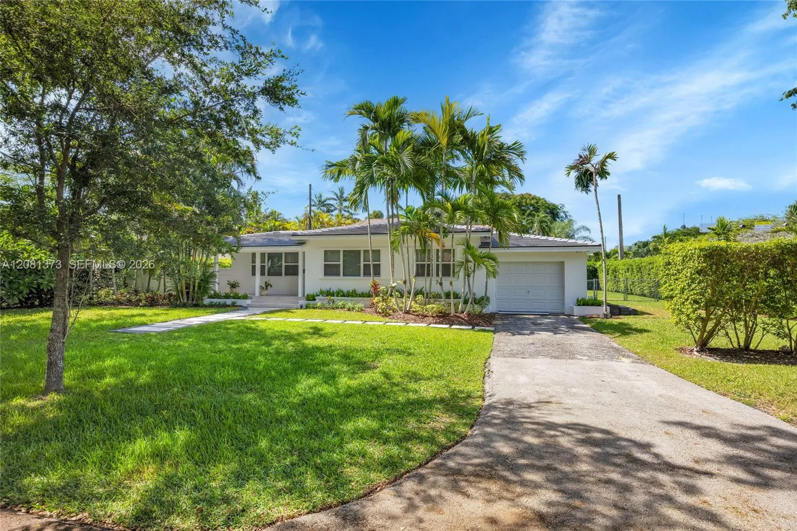 Foto de propiedad en 1540 Sarria Avenue, Coral Gables, FL 33146 Coral Gables con MLS# 