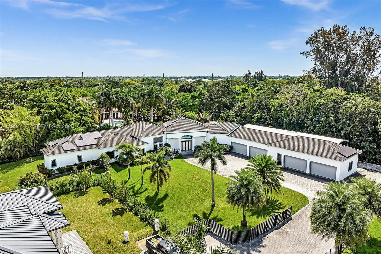 Foto de propiedad en 1540 SW 115th Avenue, Davie, FL 33325 Davie con MLS# 