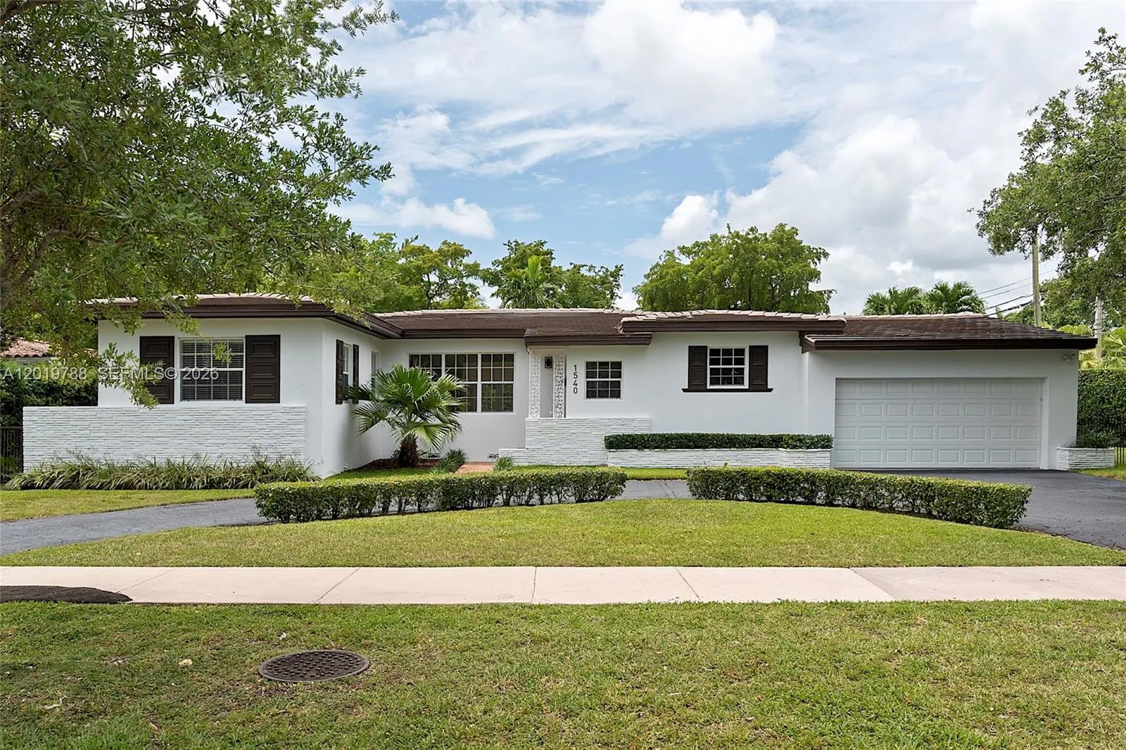 Foto de propiedad en 1540 Urbino Avenue, Coral Gables, FL 33146 Coral Gables con MLS# 