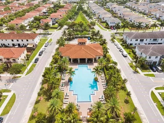 Foto de propiedad en 15400 SW 176th Lane, Miami, FL 33187 Miami con MLS# 