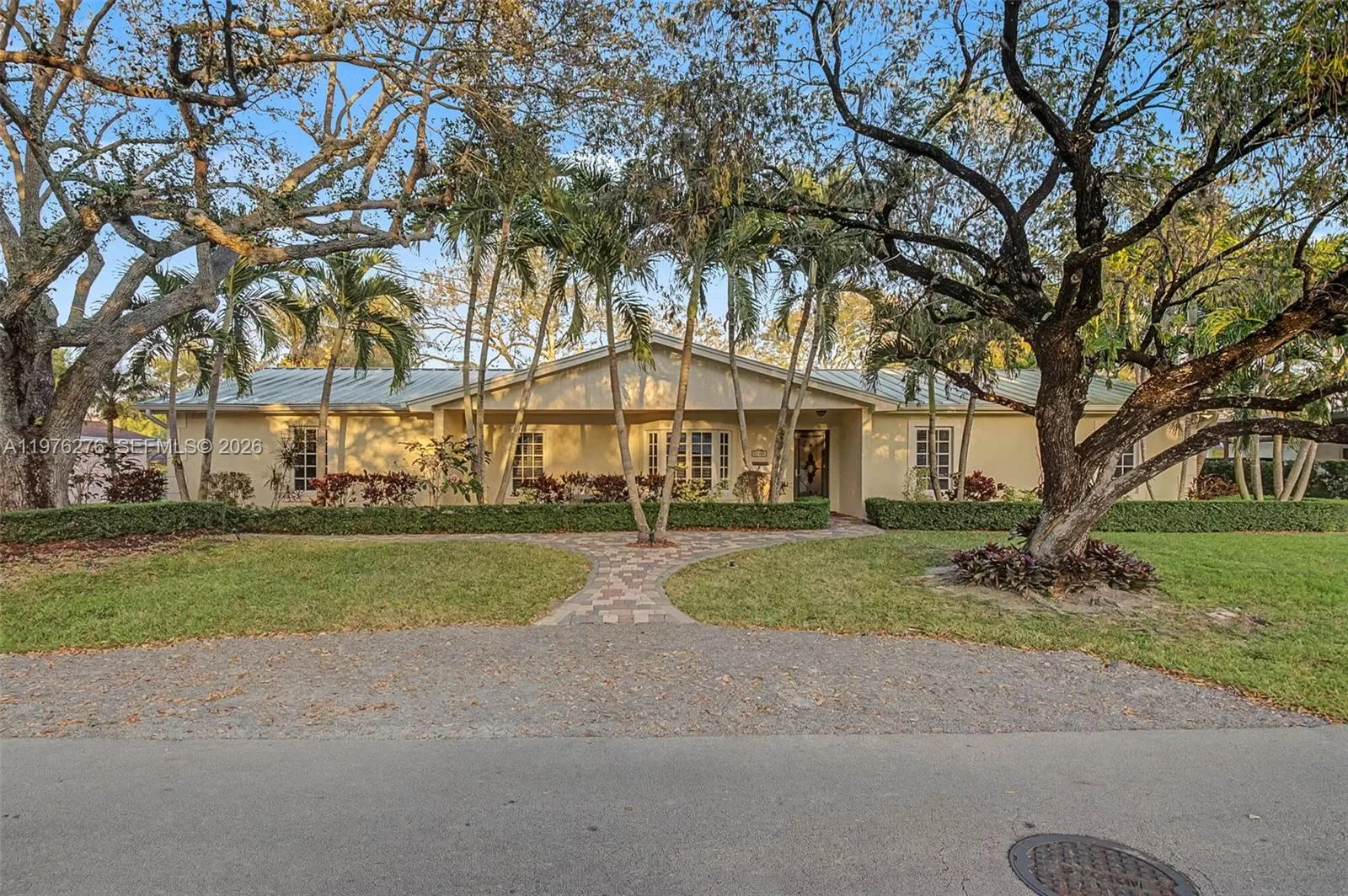 Foto de propiedad en 15401 SW 81 Avenue, Palmetto Bay, FL 33157 Palmetto Bay con MLS# 