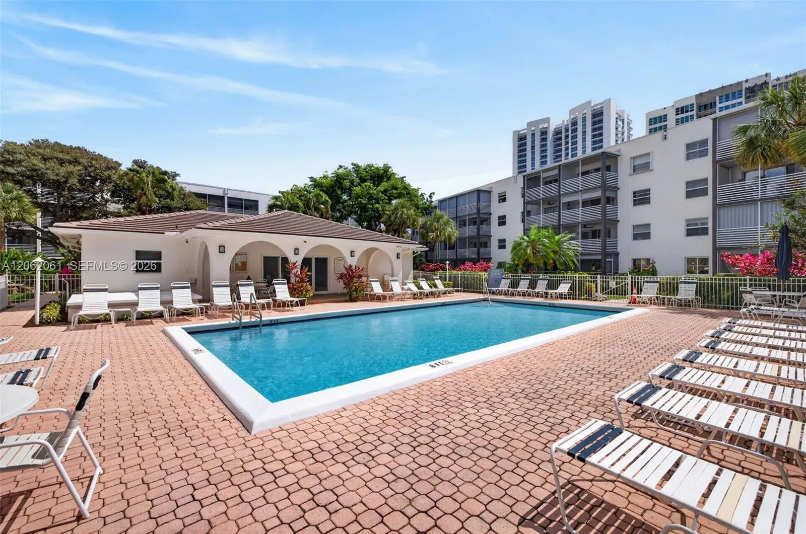 Foto de propiedad en 1541 S Ocean Boulevard 204, Lauderdale-By-The-Sea, FL 33062 Lauderdale-By-The-Sea con MLS# 