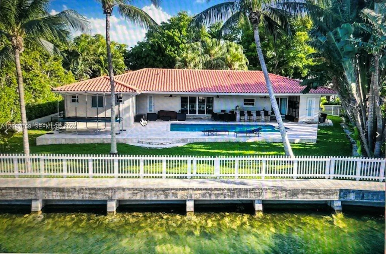 Foto de propiedad en 1541 Tagus Avenue 0, Coral Gables, FL 33156 Coral Gables con MLS# 