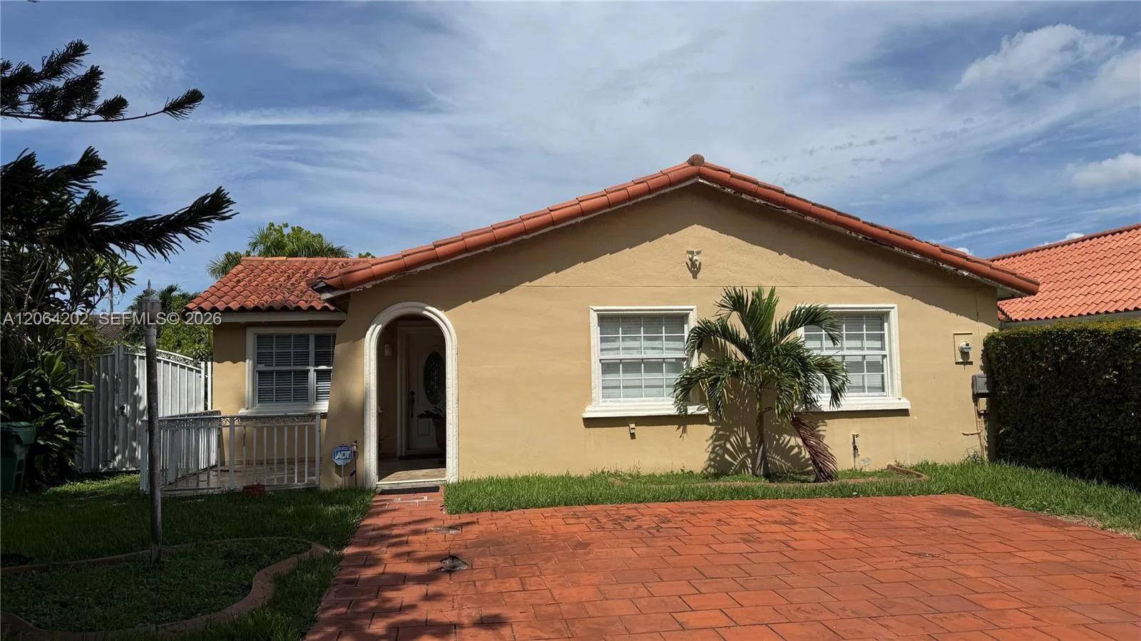 Foto de propiedad en 1542 SW 138th Court, Miami, FL 33184 Miami con MLS# 