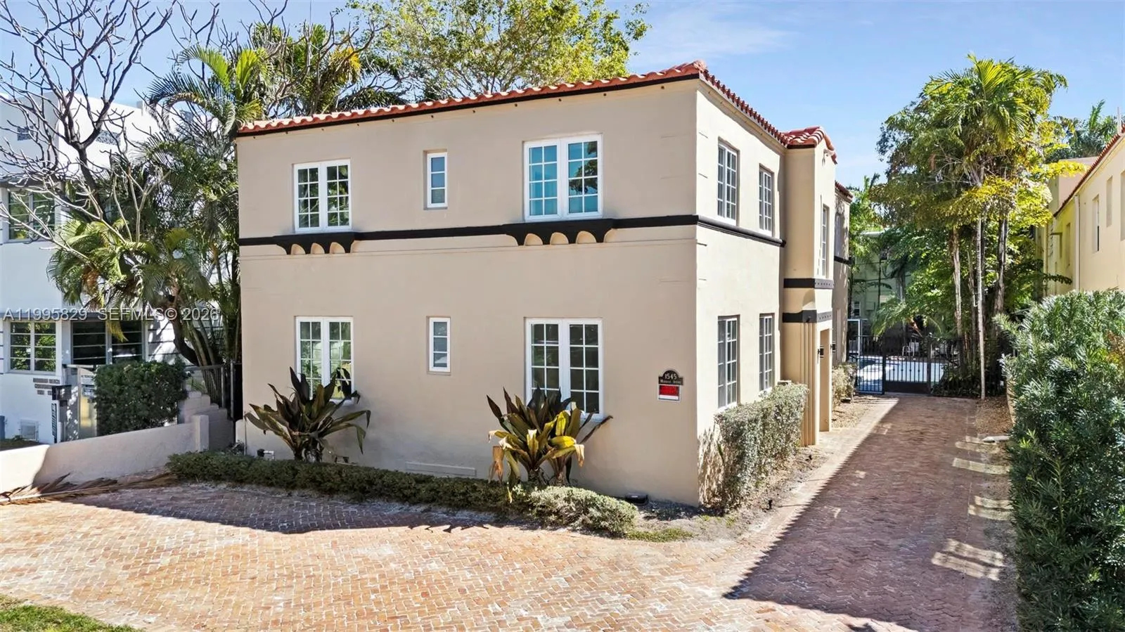 Foto de propiedad en 1545 Meridian Avenue, Miami Beach, FL 33139 Miami Beach con MLS# 