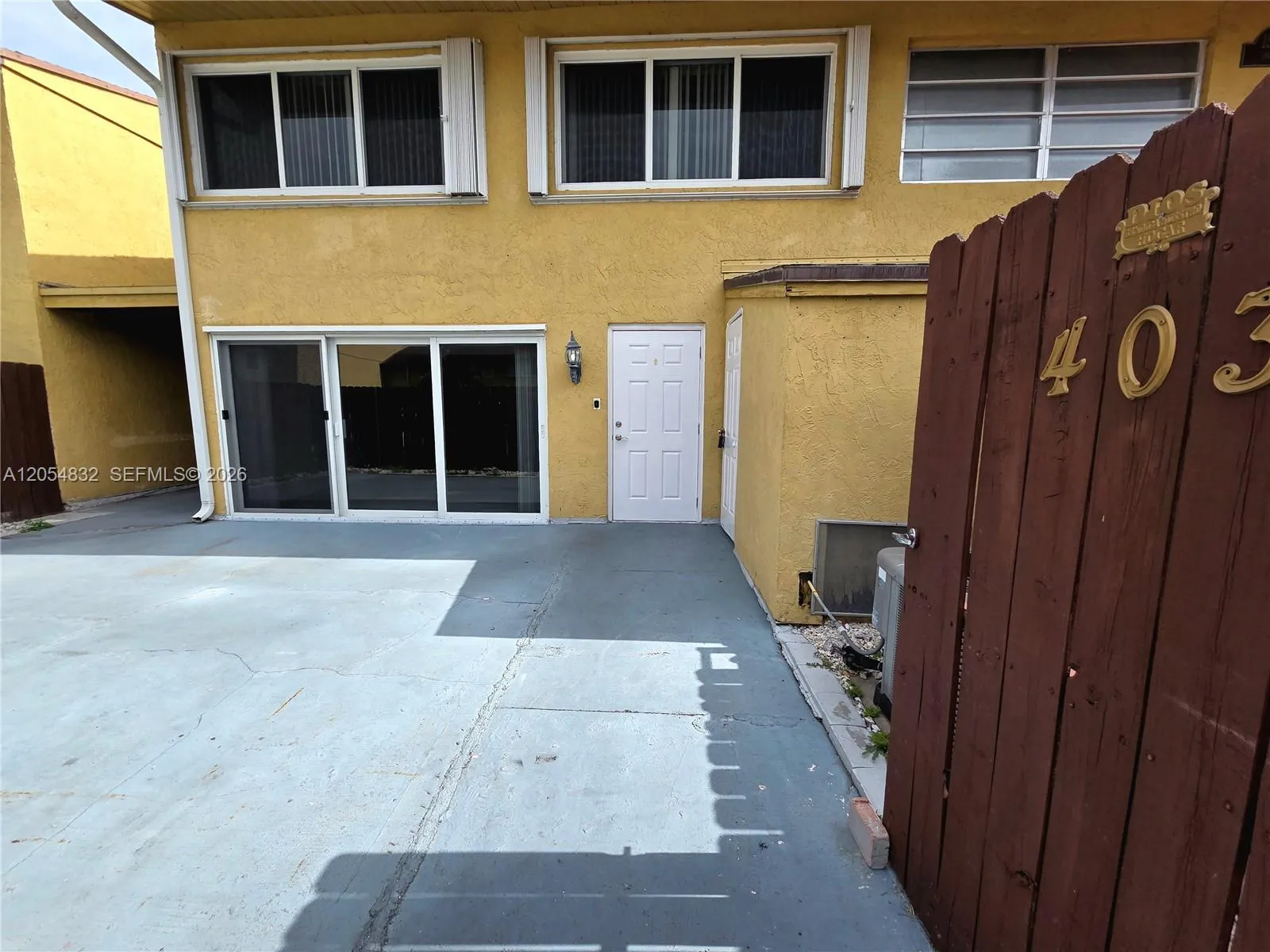 Foto de propiedad en 15460 SW 82nd Lane 403, Miami, FL 33193 Miami con MLS# 