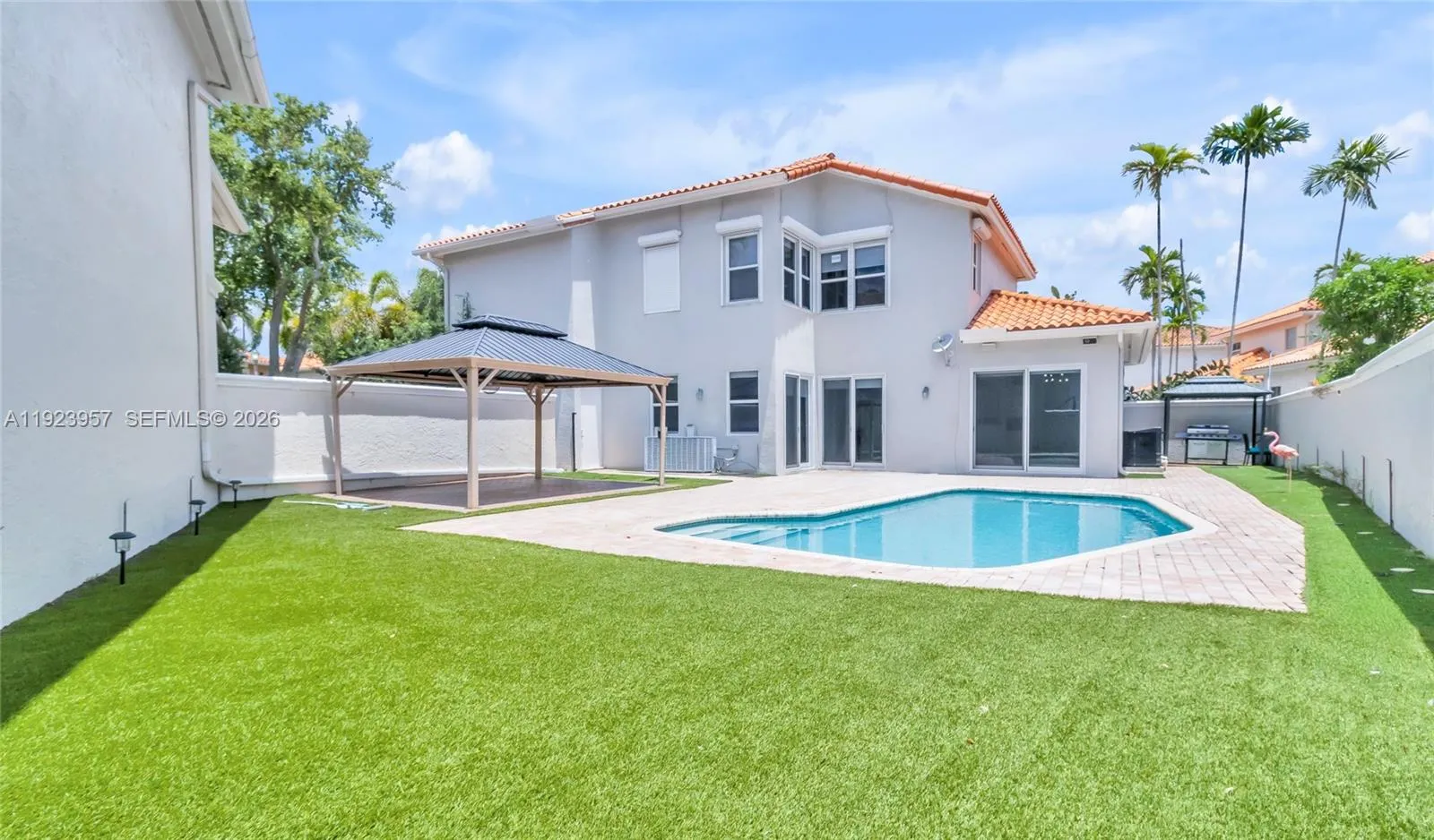 Foto de propiedad en 1547 Mariner Way, Hollywood, FL 33019 Hollywood con MLS# 