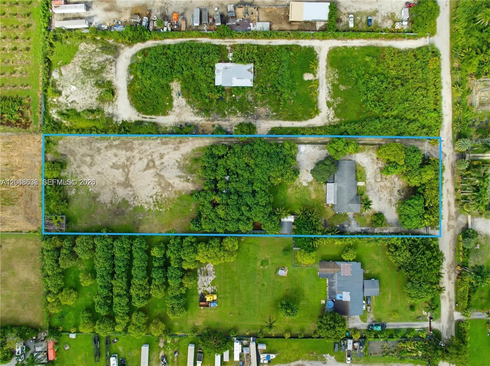 Foto de propiedad en 15490 SW 209th Avenue, Miami, FL 33187 Miami con MLS# 