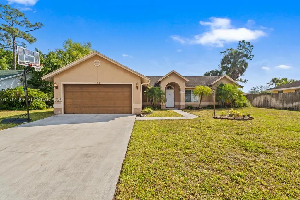 Foto de propiedad en 155 Kings Way, Royal Palm Beach, FL 33411 Royal Palm Beach con MLS# 