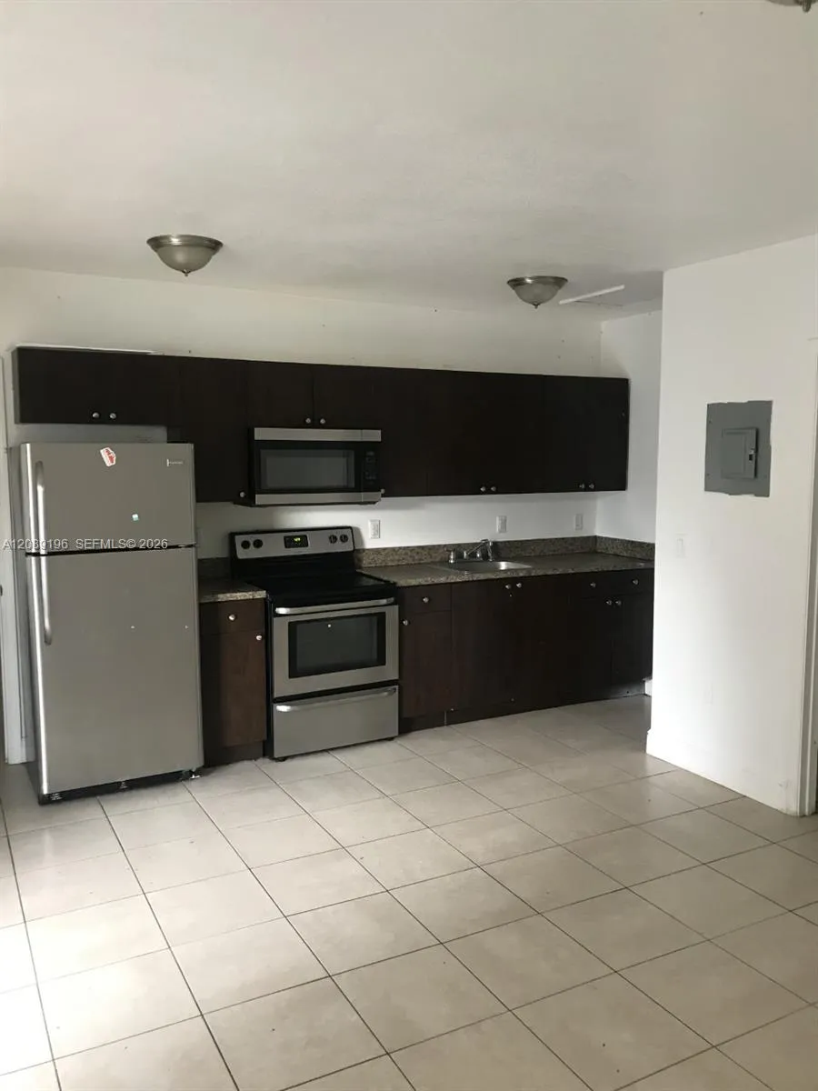 En Renta 155 NE 59th Street 2, Miami, FL 33137, Miami, FL 33137