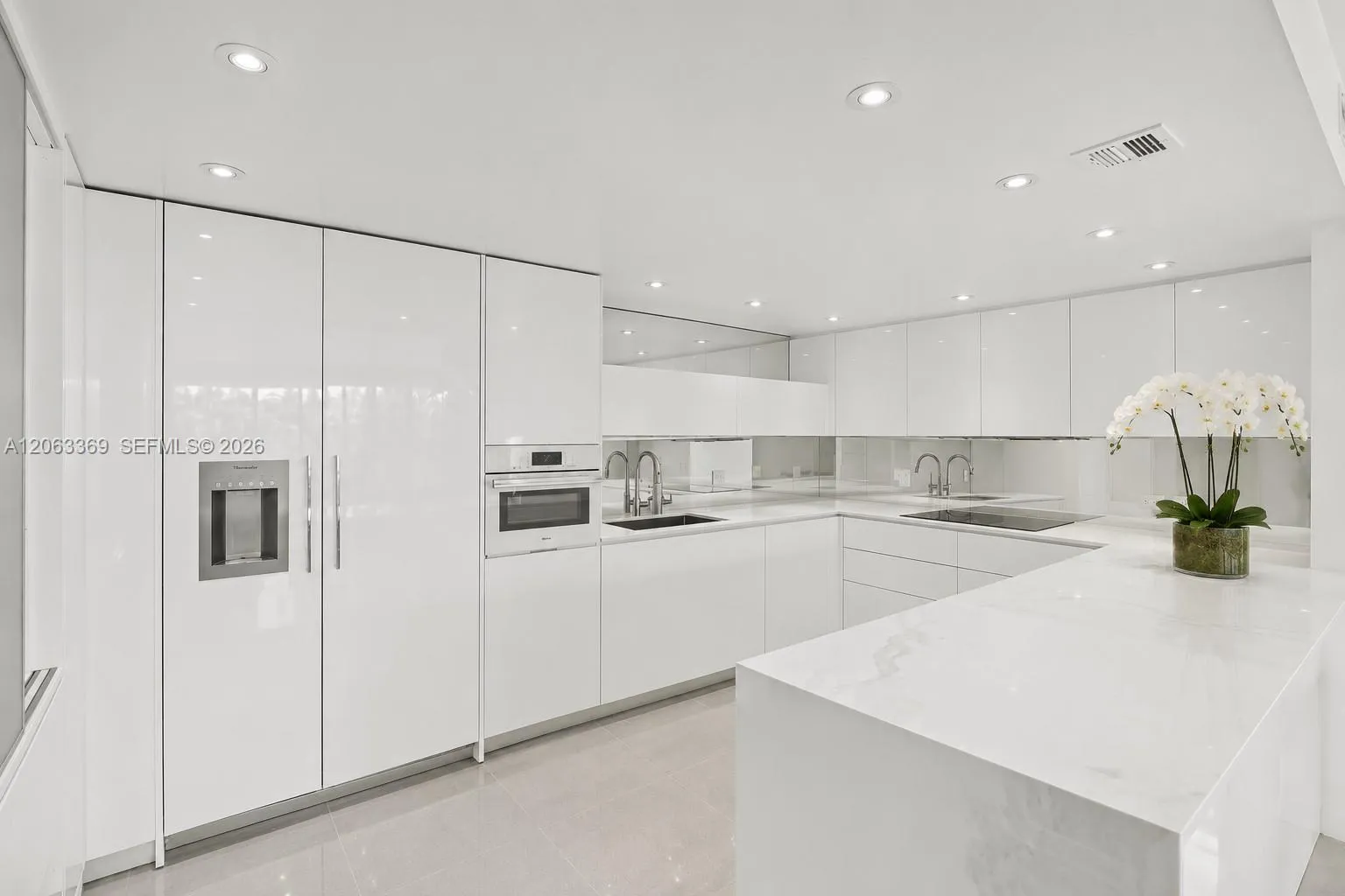 Foto de propiedad en 155 Ocean Lane Drive 208, Key Biscayne, FL 33149 Key Biscayne con MLS# 