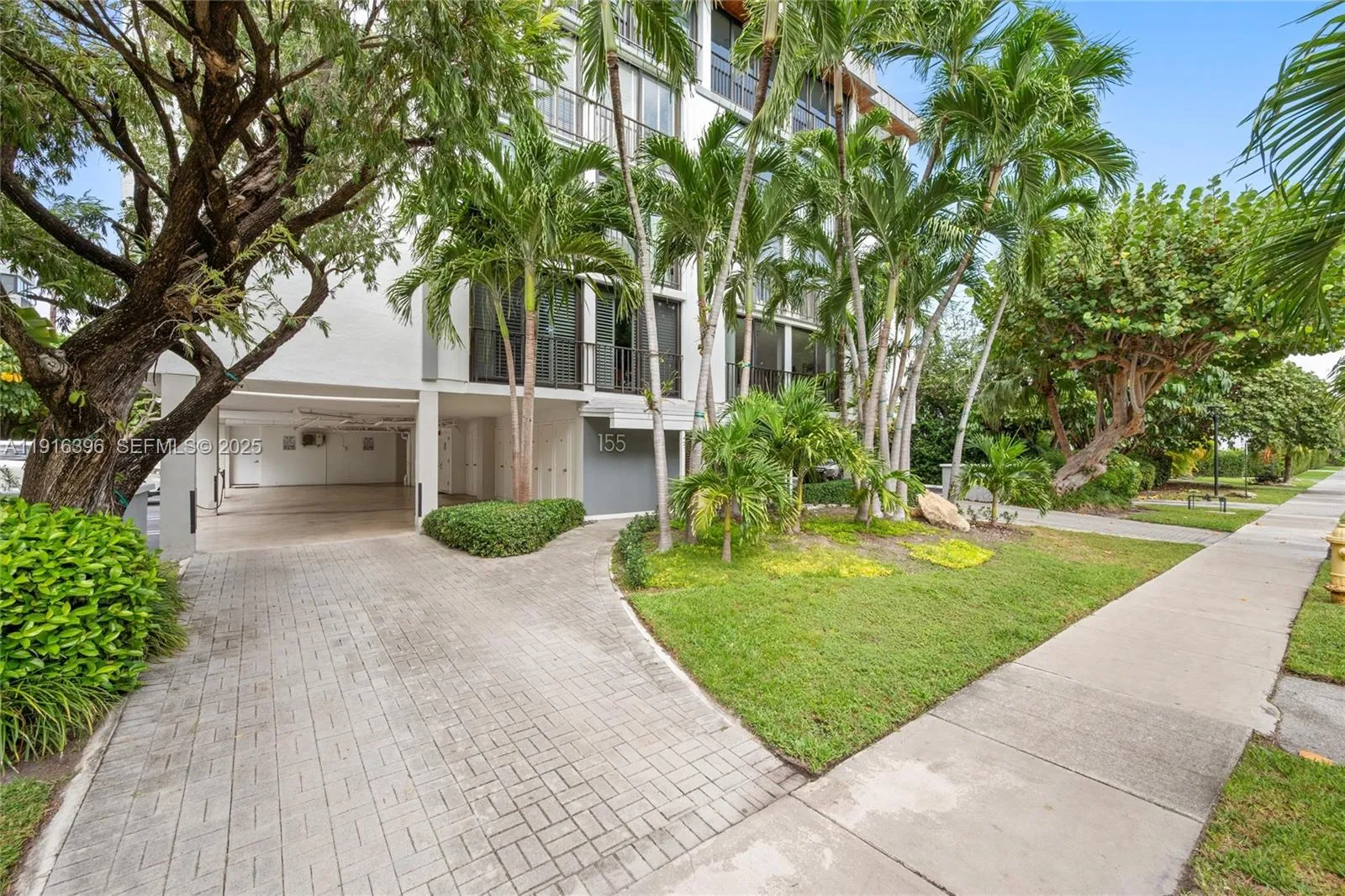 Foto de propiedad en 155 Sunrise Drive 4B, Key Biscayne, FL 33149 Key Biscayne con MLS# 