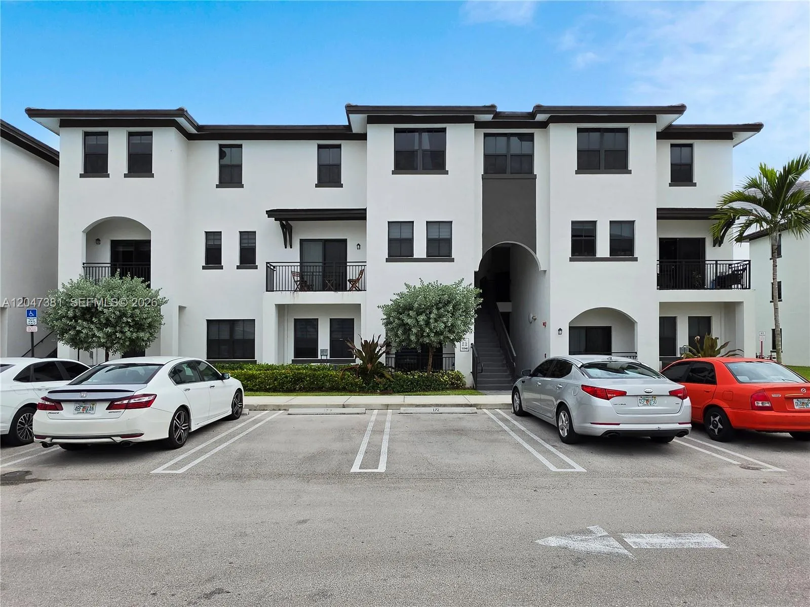 Foto de propiedad en 15540 SW 136th Street 220, Miami, FL 33196 Miami con MLS# 