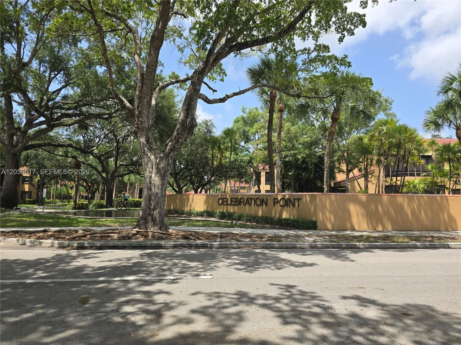 Foto de propiedad en 15545 N Miami Lakeway N 211, Miami Lakes, FL 33014 Miami Lakes con MLS# 