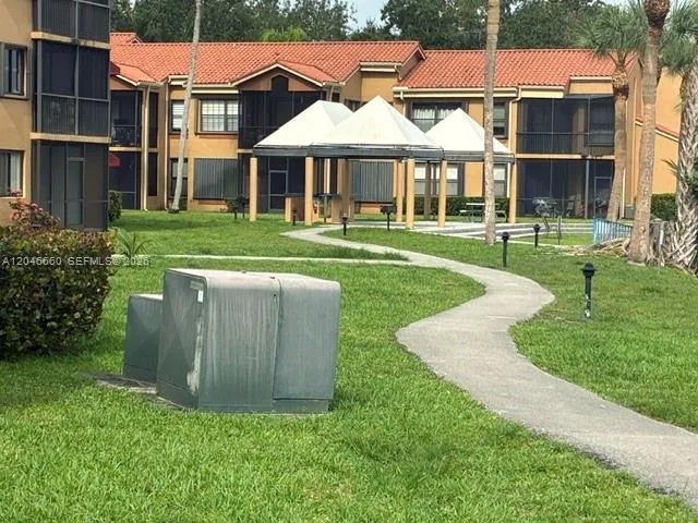 Foto de propiedad en 15545 N Miami Lakeway N 303, Miami Lakes, FL 33014 Miami Lakes con MLS# 