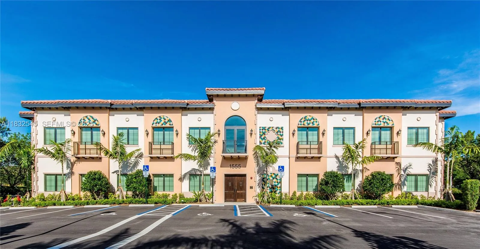 Foto de propiedad en 1555 Bonaventure Boulevard 2019, Weston, FL 33326 Weston con MLS# 