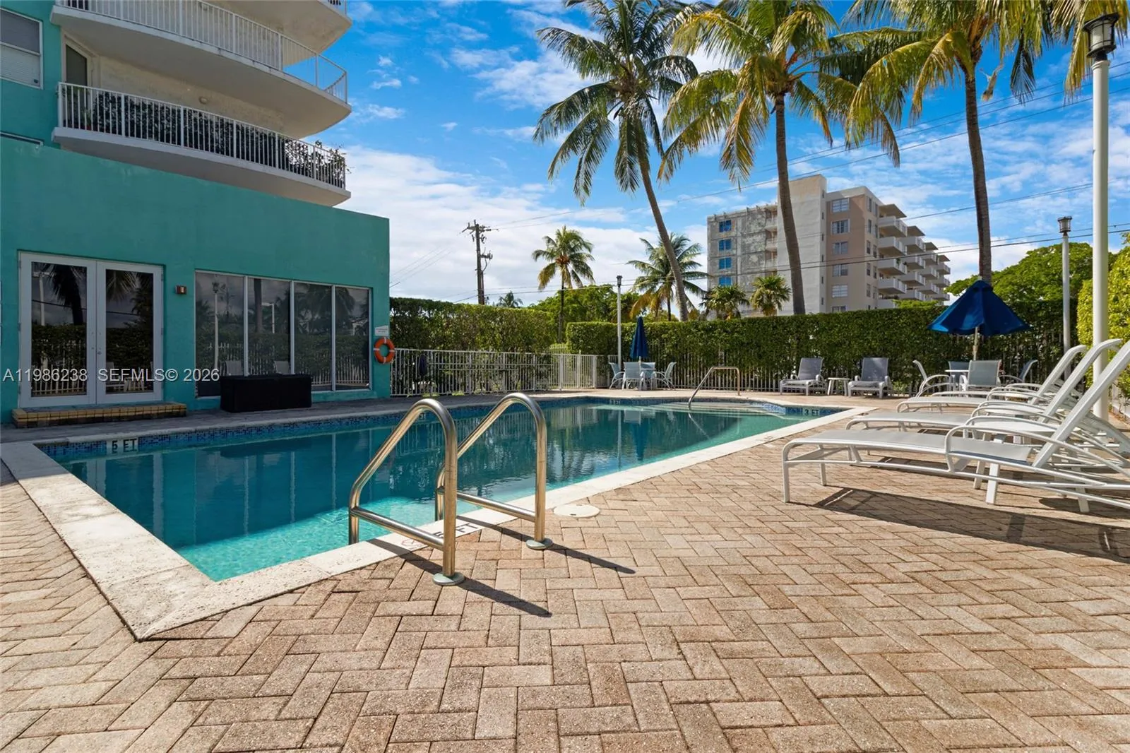 Foto de propiedad en 1555 N Treasure Drive 205, North Bay Village, FL 33141 North Bay Village con MLS# 