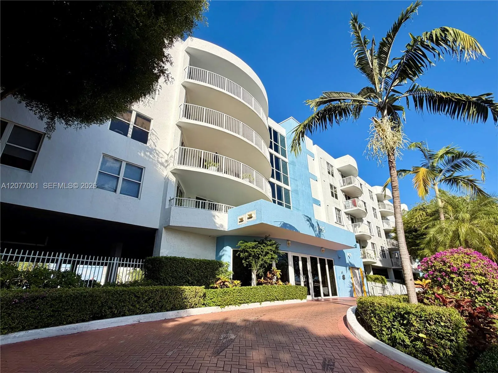 Foto de propiedad en 1555 N Treasure Drive 412, North Bay Village, FL 33141 North Bay Village con MLS# 