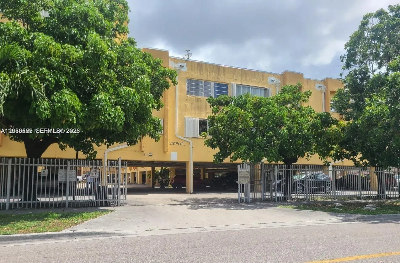 En Venta 1555 W 44th Place 225D, Hialeah, FL 33012, Hialeah, FL 33012