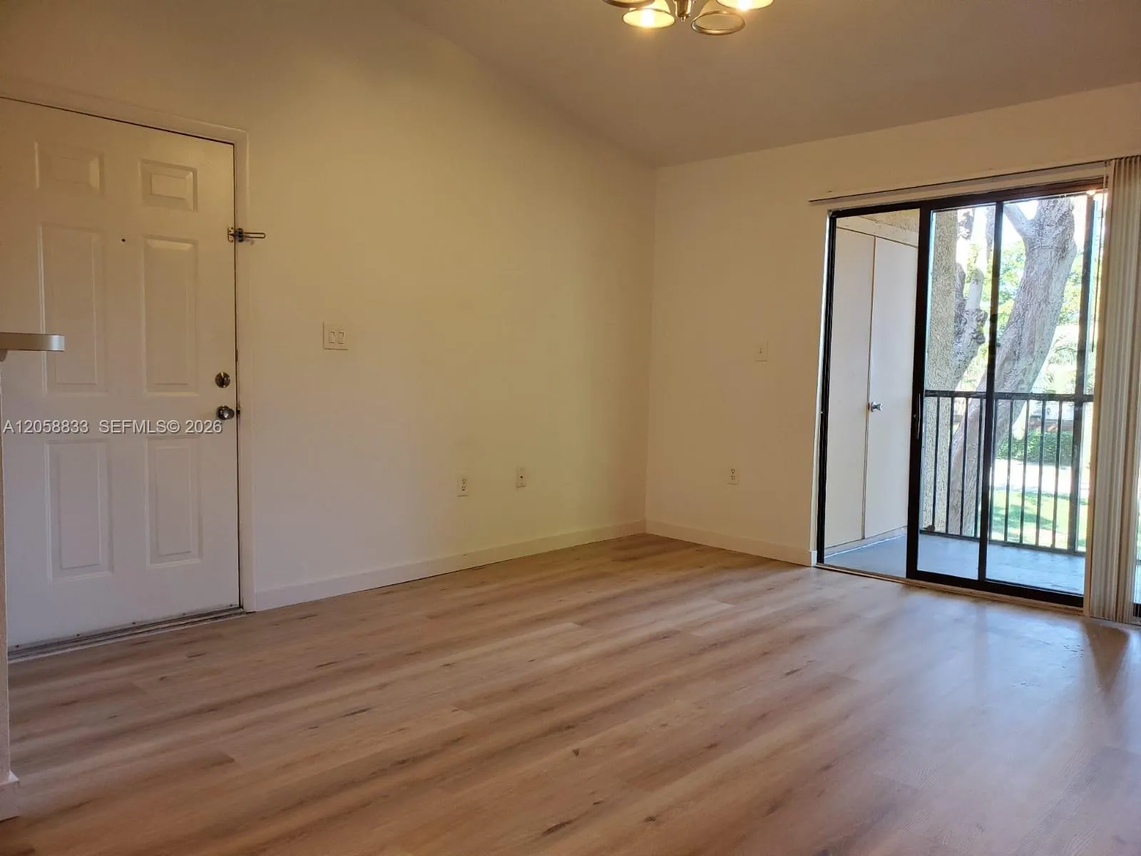 Foto de propiedad en 15551 SW 104th Terrace 8210, Miami, FL 33196 Miami con MLS# 