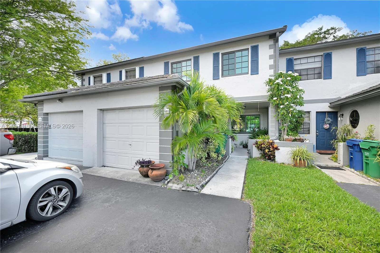 Foto de propiedad en 15561 SW 110th Terrace, Miami, FL 33196 Miami con MLS# 