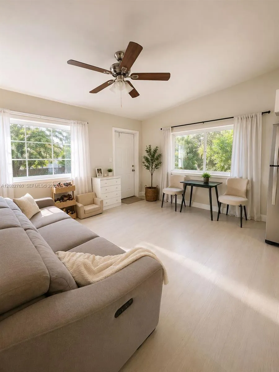 Foto de propiedad en 1557 NW 66th Street 1557, Miami, FL 33147 Miami con MLS# 