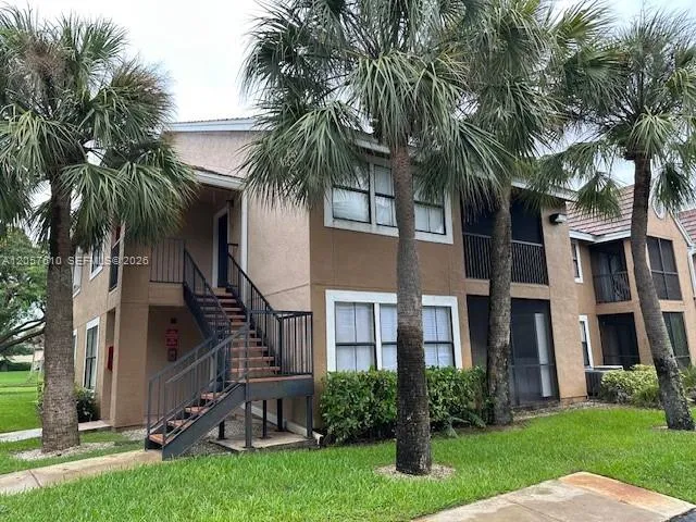 Foto de propiedad en 15590 SW 106th Lane 1102, Miami, FL 33196 Miami con MLS# 