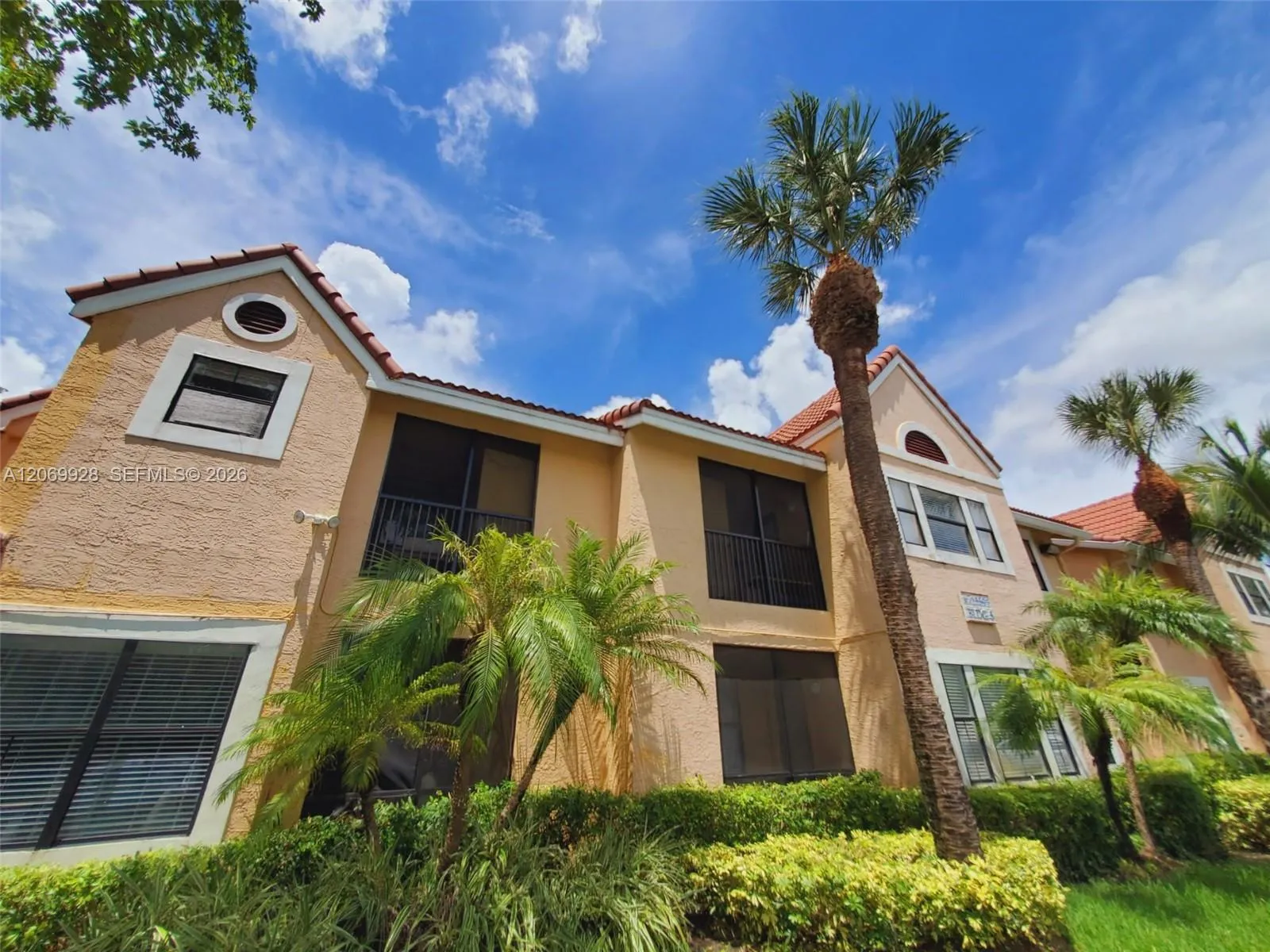 Foto de propiedad en 15591 SW 105th Terrace 512, Miami, FL 33196 Miami con MLS# 
